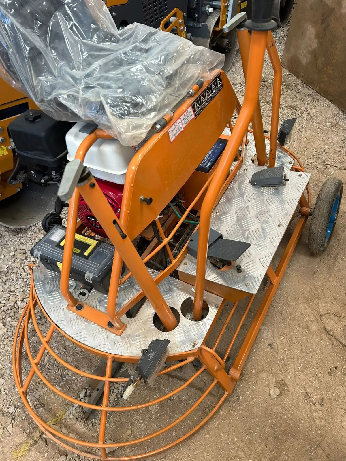 Allanadora montable para pulido de concreto