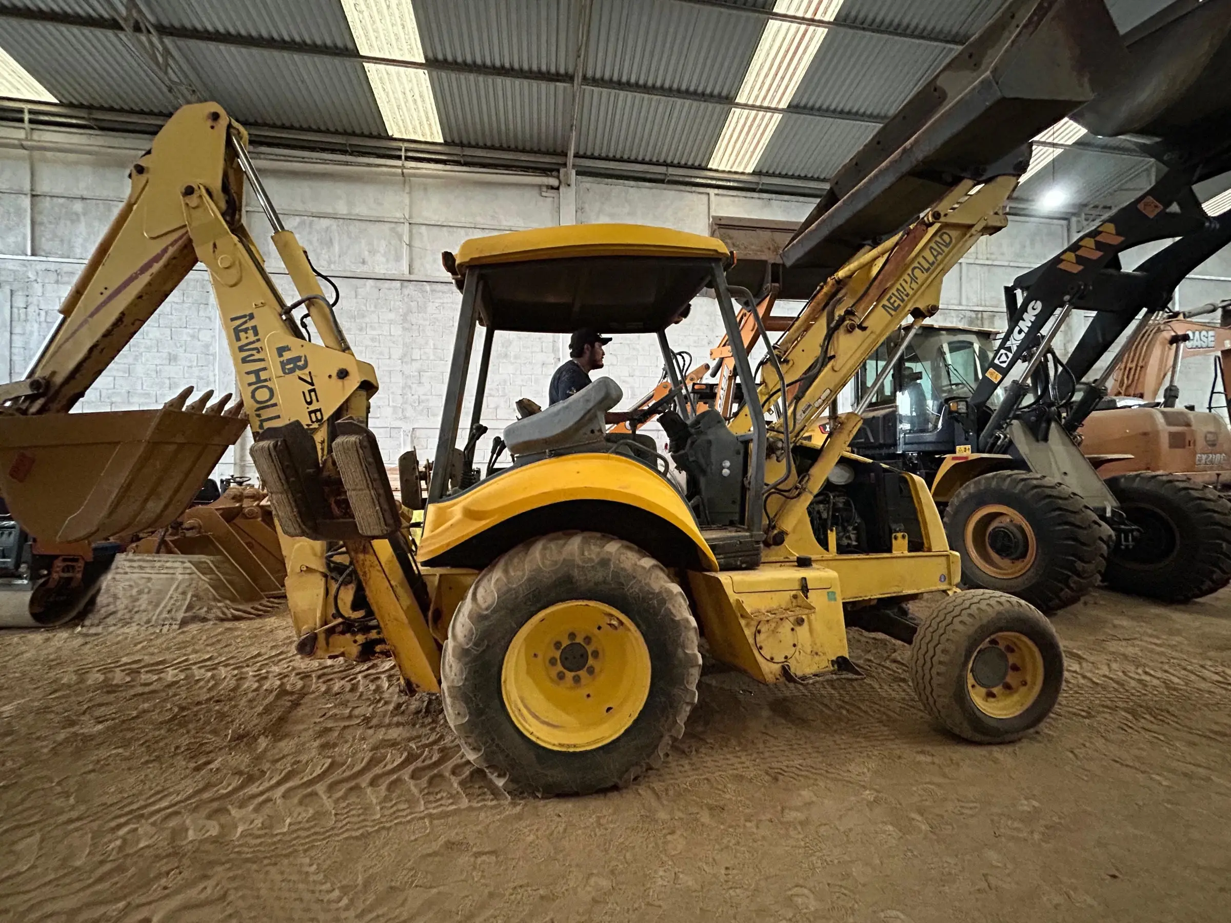 Retroexcavadora New Holland LB75B 2003