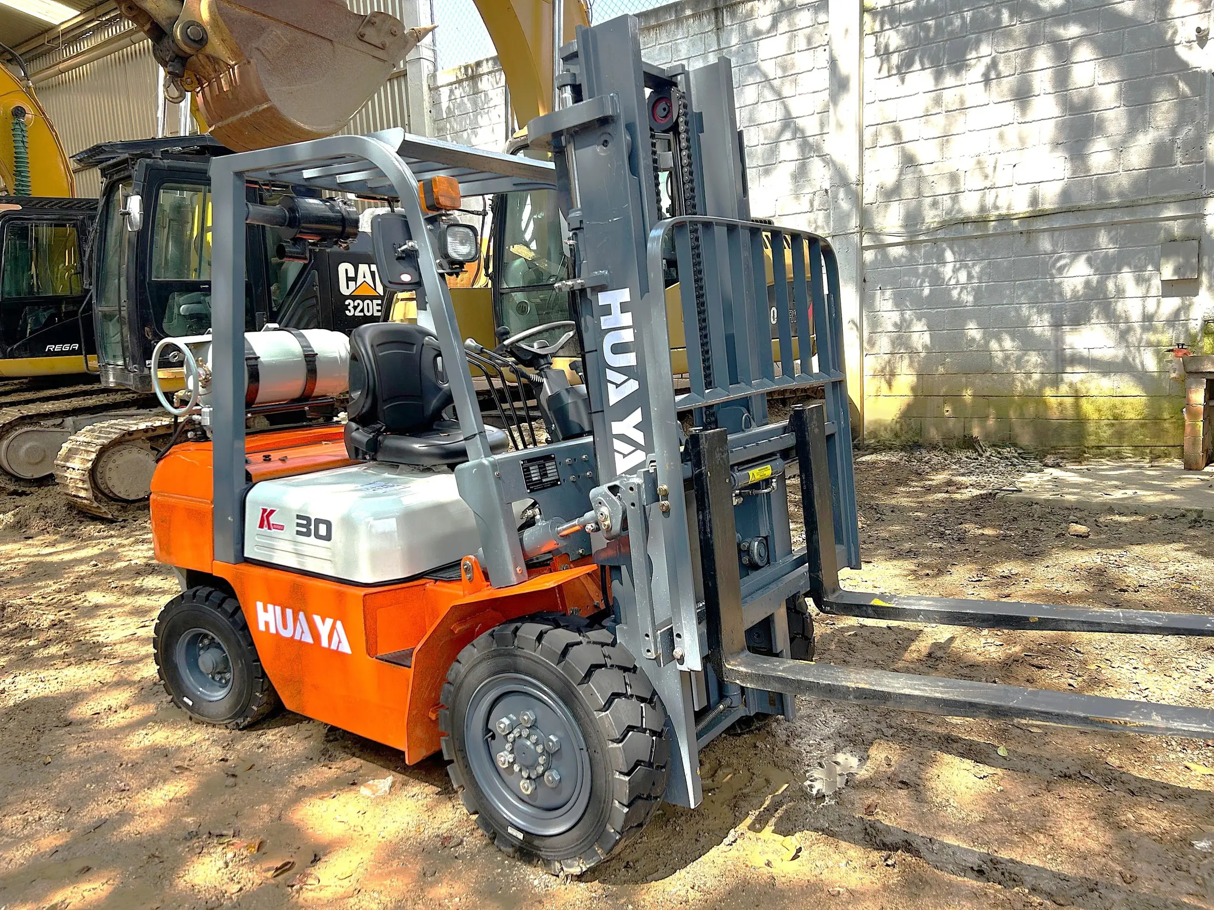 Montacargas Huaya CPC30, 3 Ton, Motor Nissan K25 Tipo Toyota