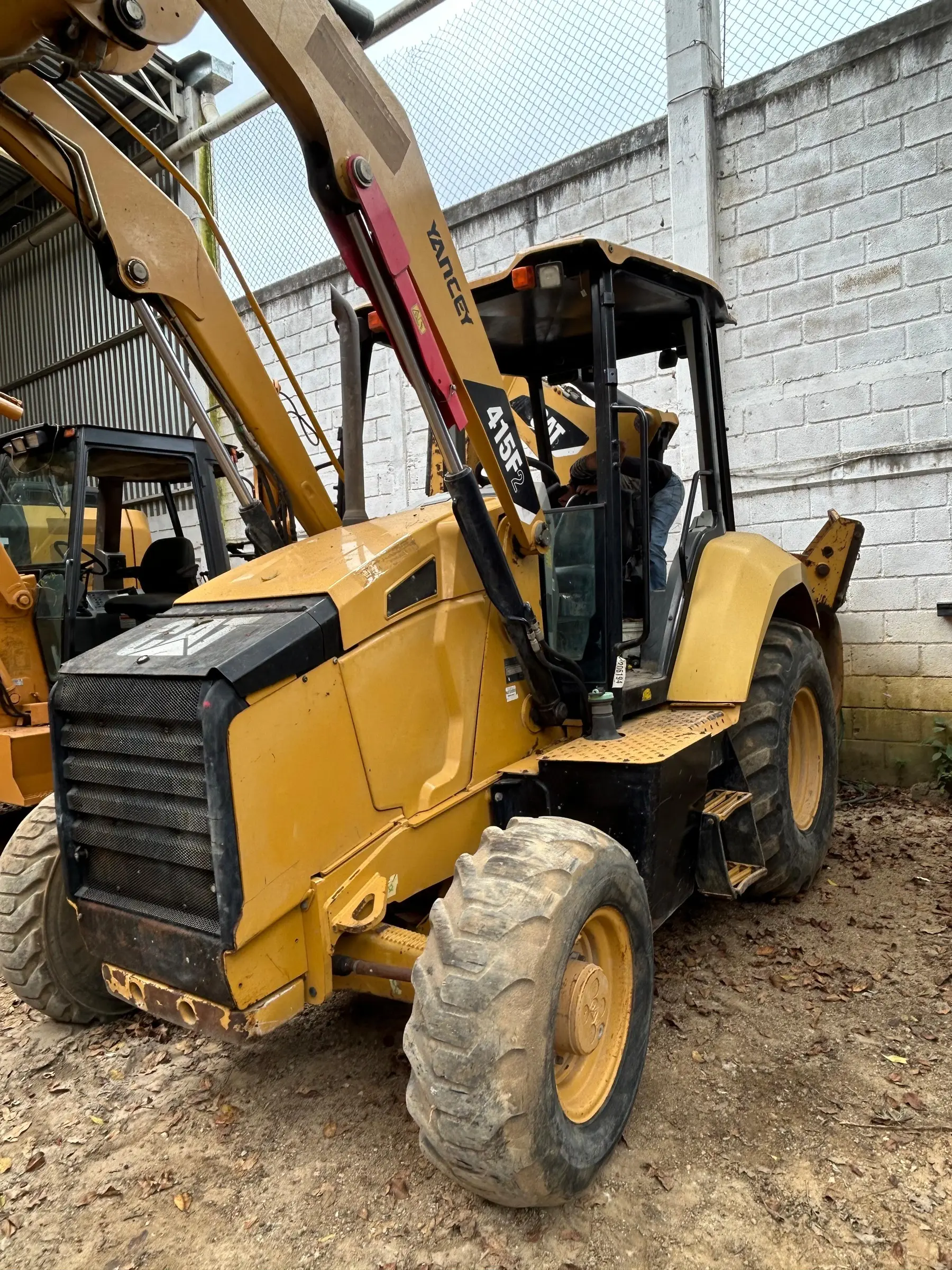 Retroexcavadora Caterpillar 415F2 2016, 2055 Horas