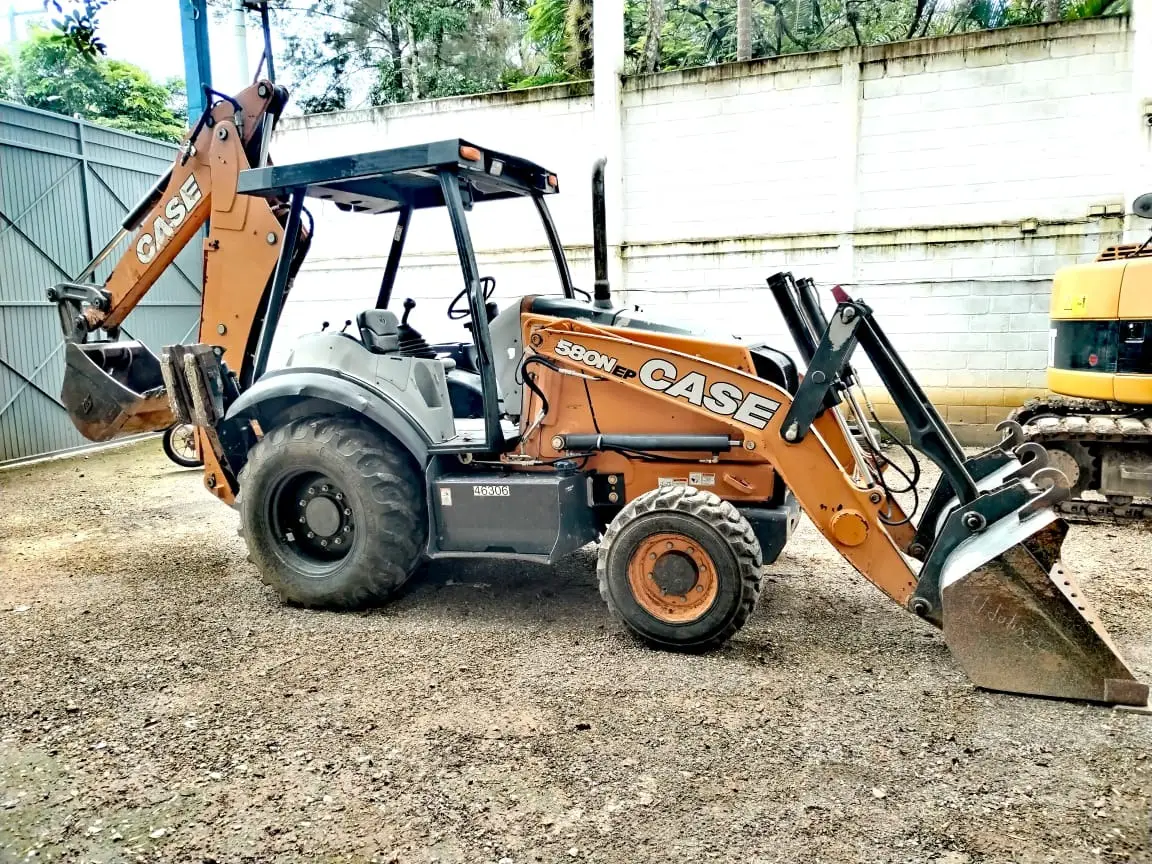 Retroexcavadora Case 580N EP 2017, 2365 Horas
