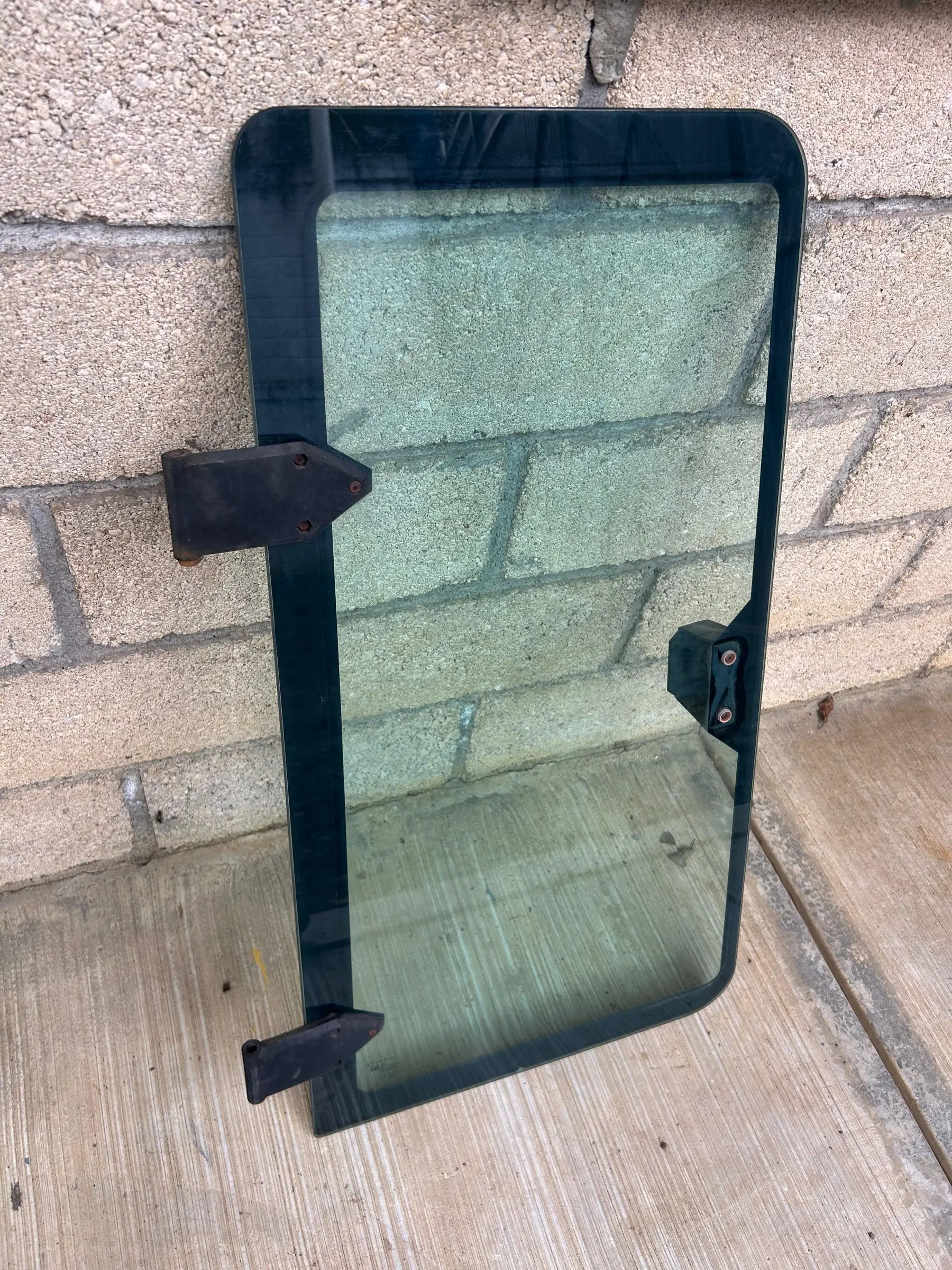 Cristal superior trasero de puerta izquierdo CASE 580L R52881