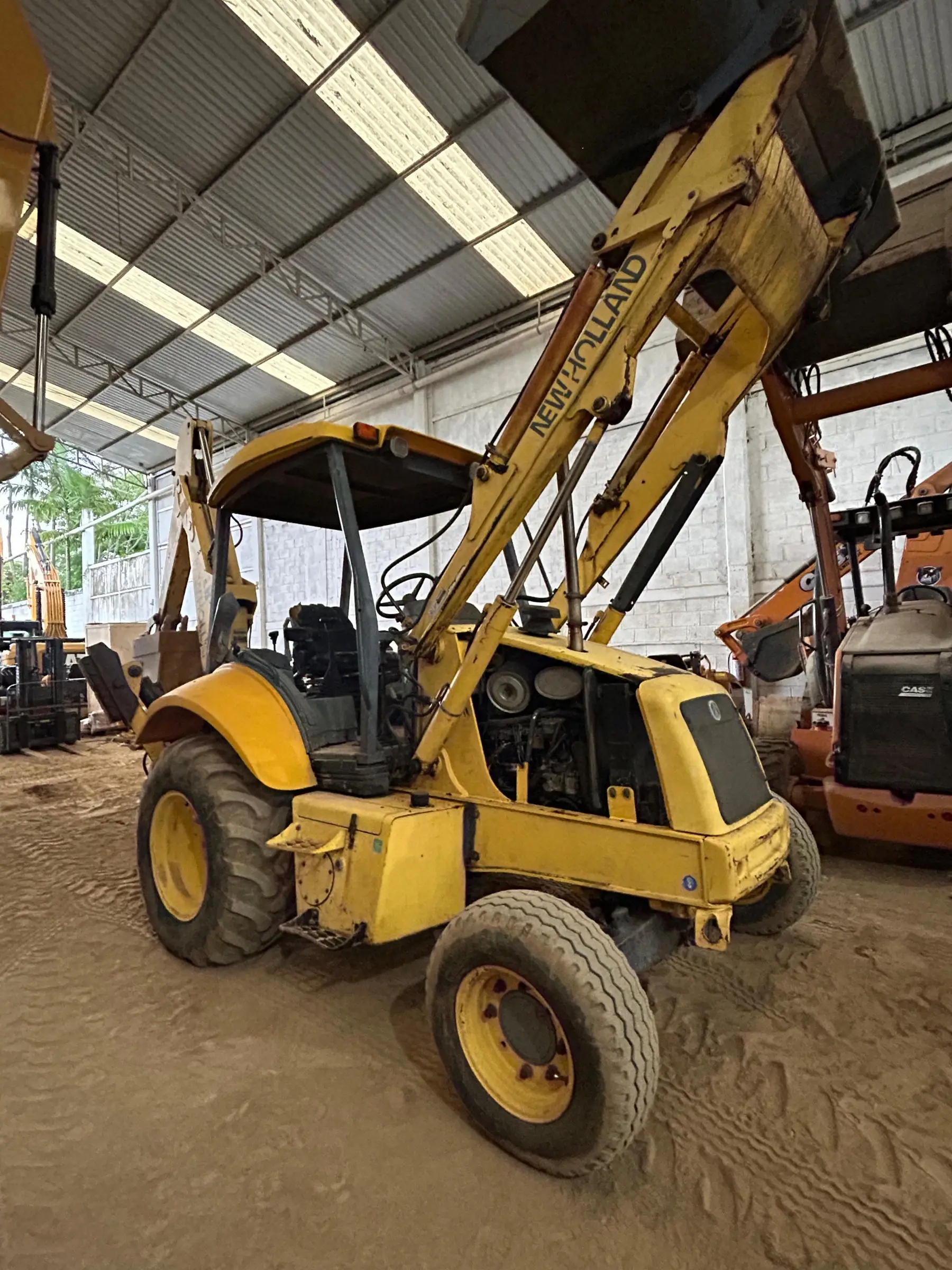 Retroexcavadora New Holland LB75B 2003, photo 3