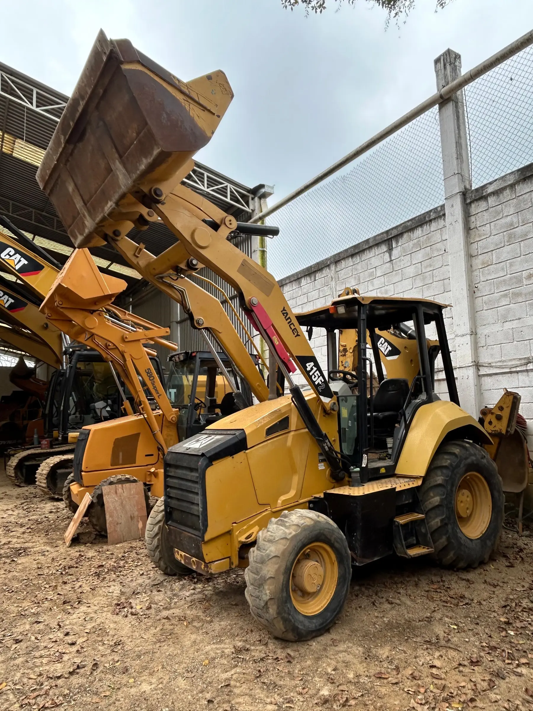 Retroexcavadora Caterpillar 415F2 2016, 2055 Horas