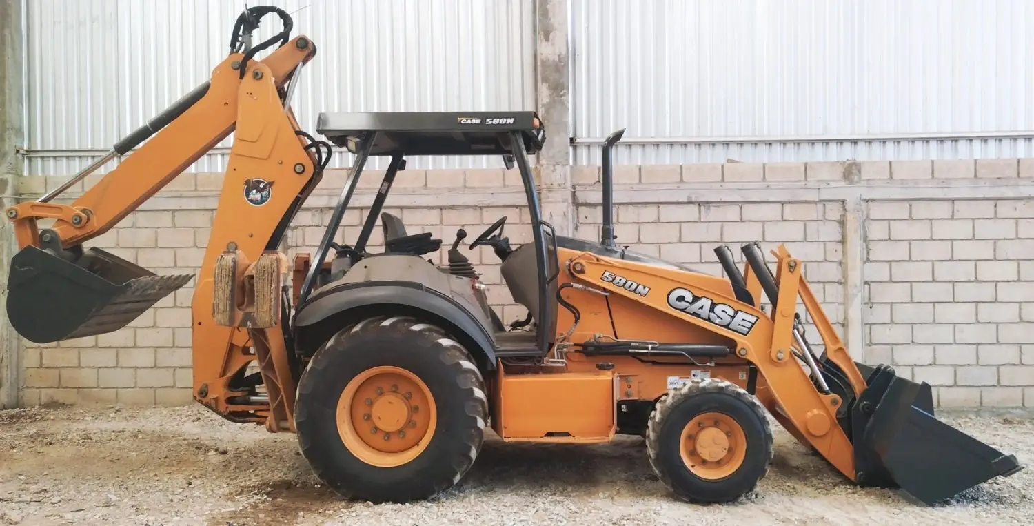 Retroexcavadora Case 580N 4x4 2014 con Extensión y Joysticks, 3,970 Horas