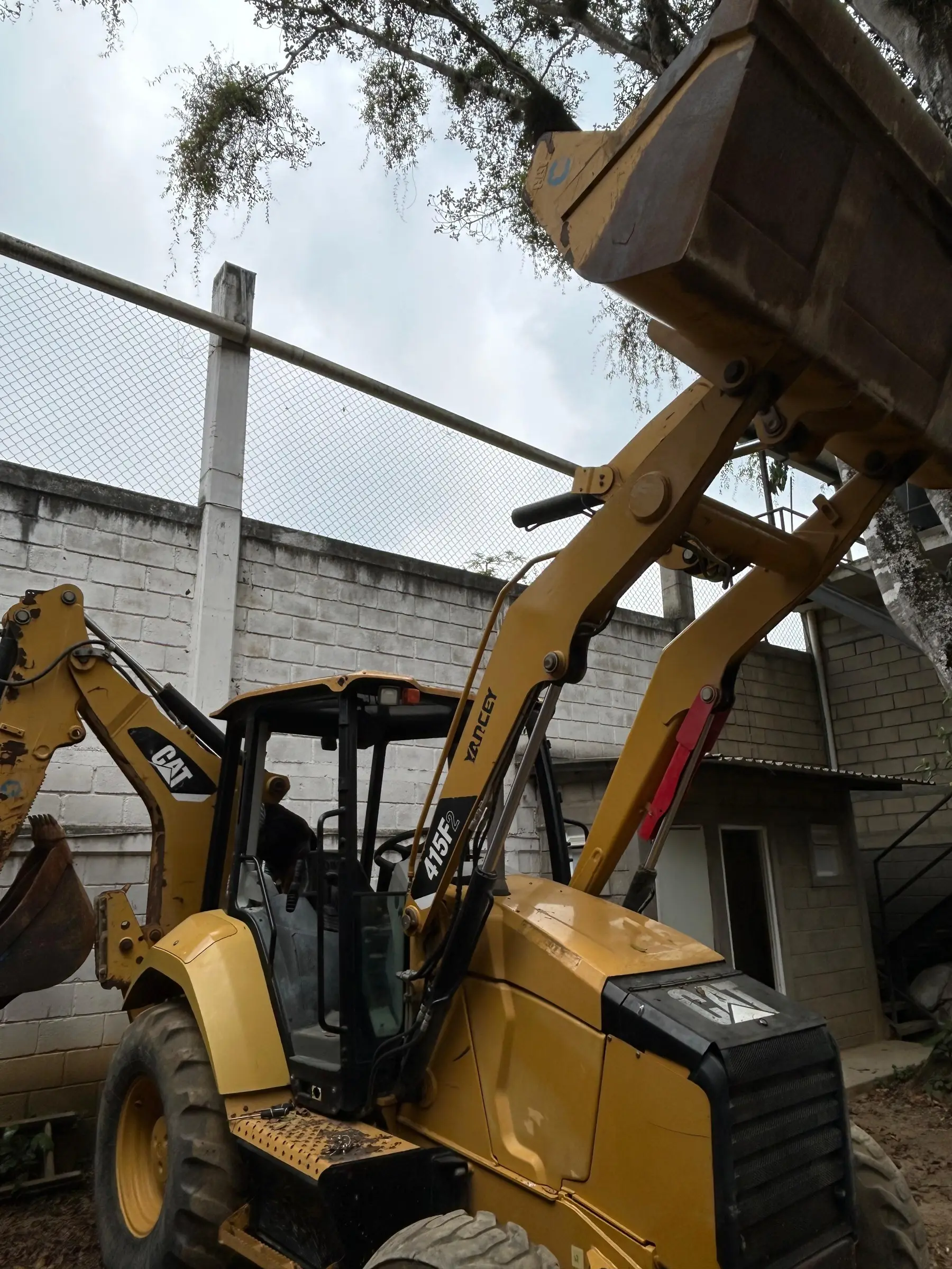 Retroexcavadora Caterpillar 415F2 2016, 2055 Horas