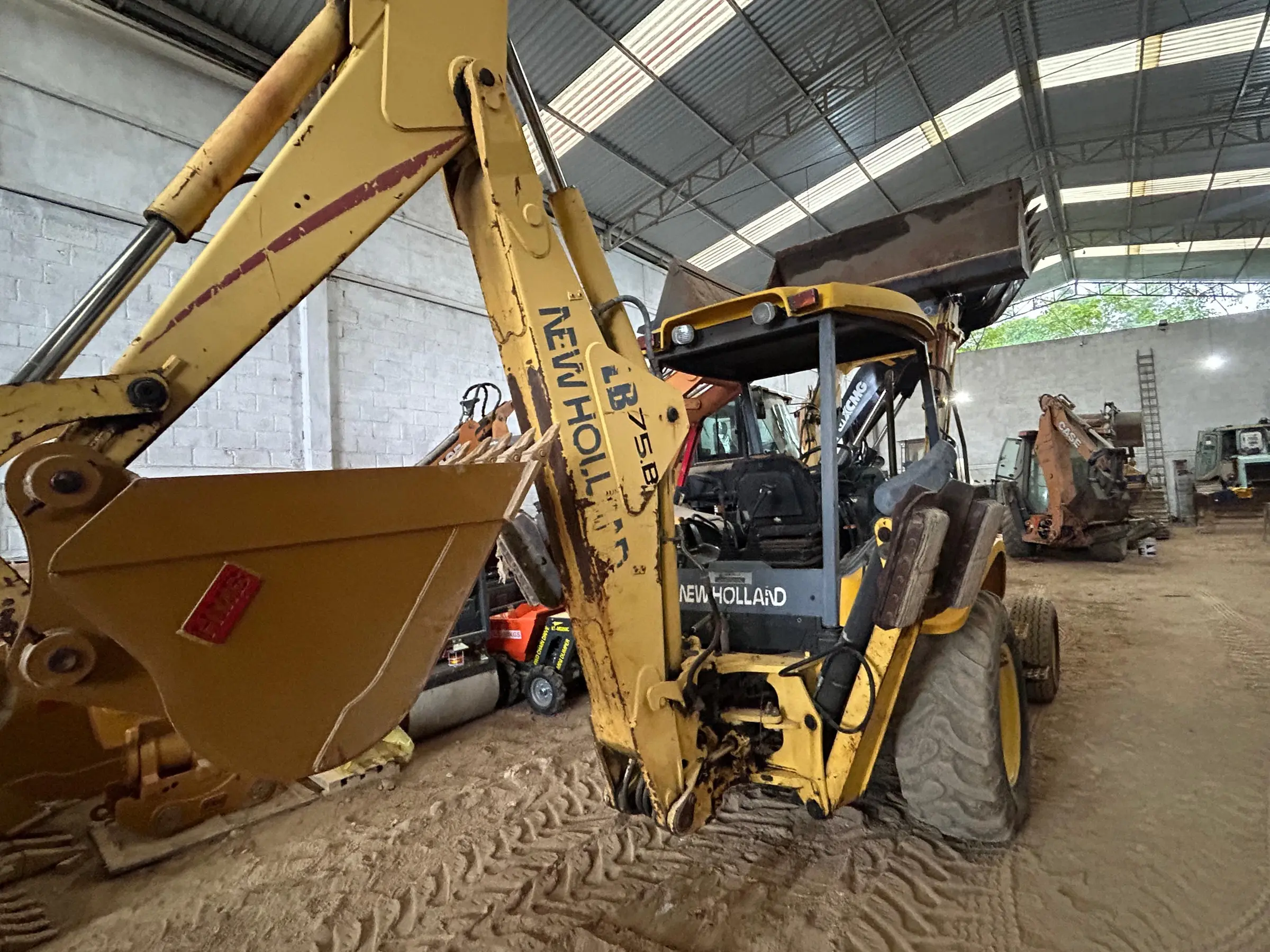 Retroexcavadora New Holland LB75B 2003, photo 5