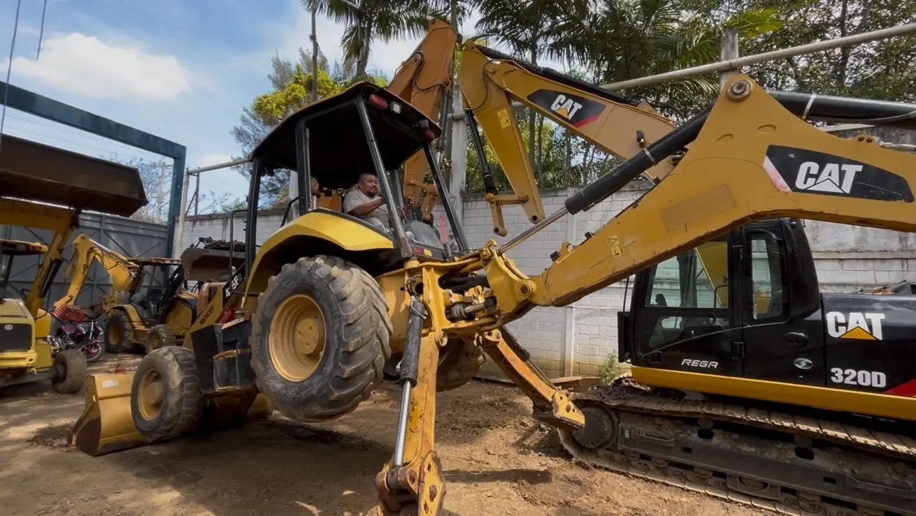 Retroexcavadora Caterpillar 415F2 2016, 2055 Horas