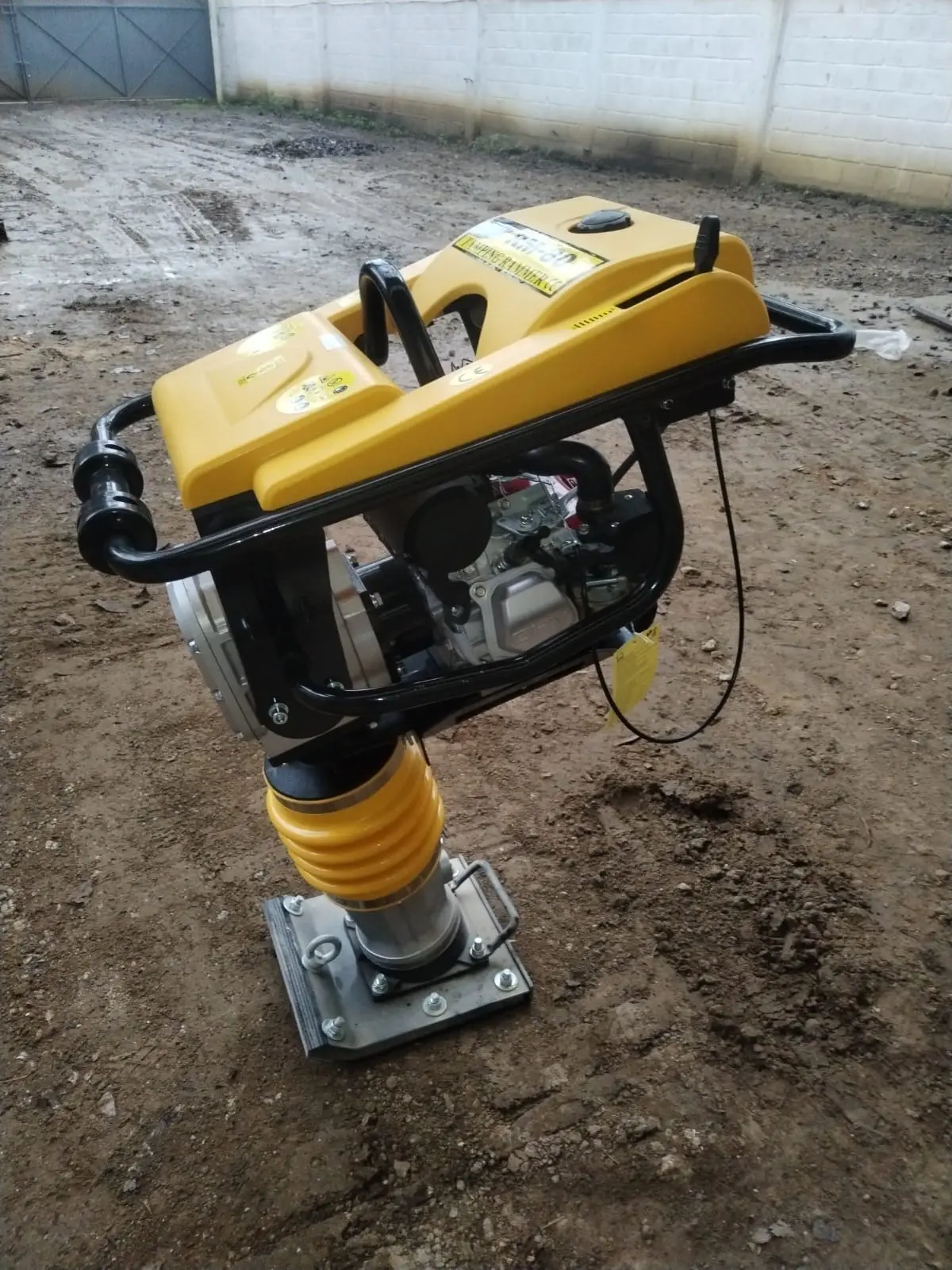 Apisonador Vibratorio RM80 (Bailarina), Motor Honda Tipo Wacker