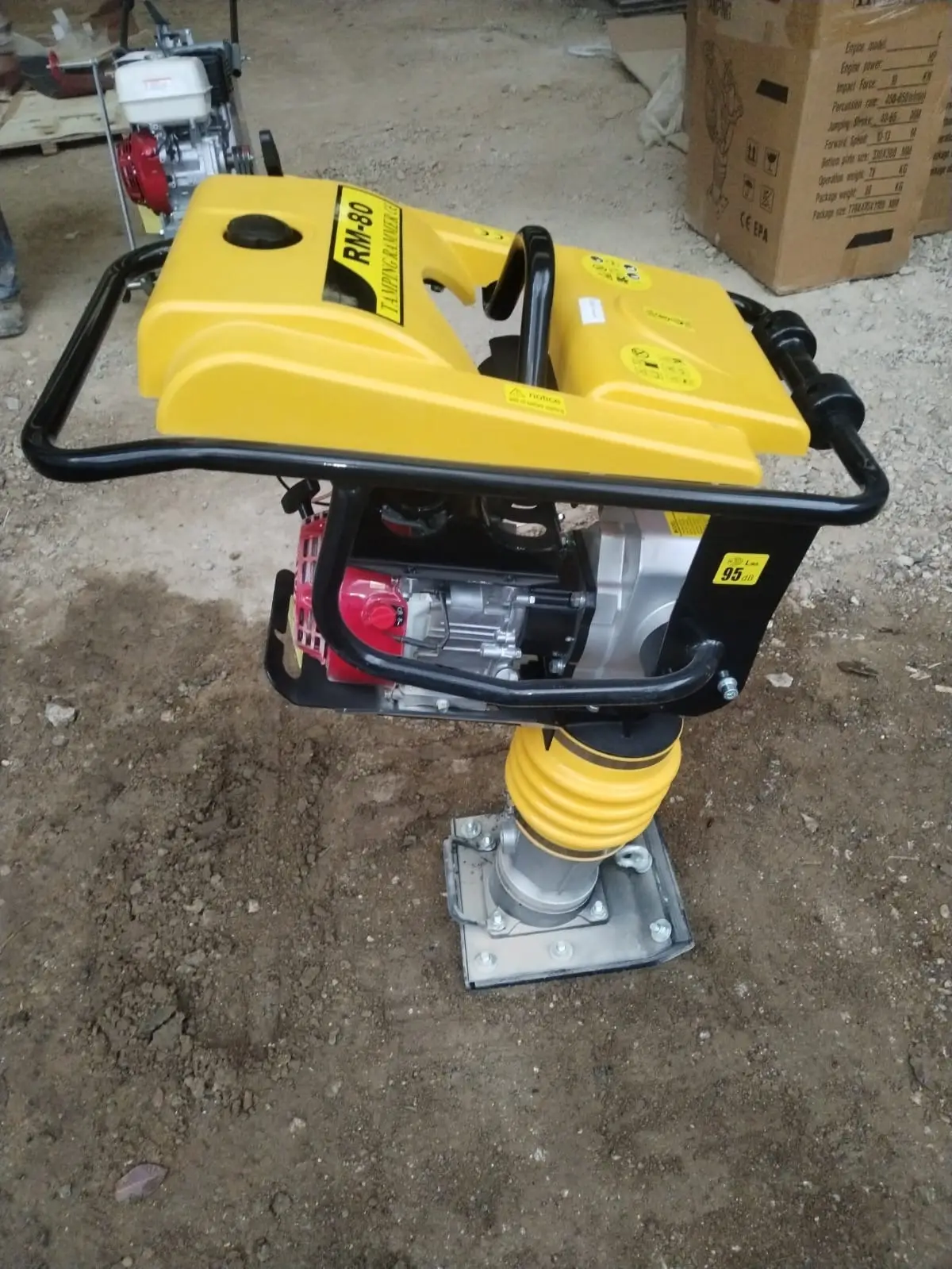Apisonador Vibratorio RM80 (Bailarina), Motor Honda Tipo Wacker