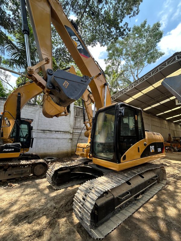 Caterpillar 320D-e 2011 - Image 4
