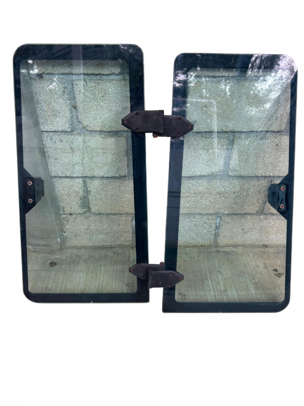 Cristal superior trasero de puerta CASE 580L R52881 / R52882