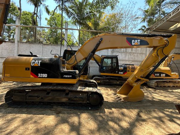 Excavadora Caterpillar 320D 2011