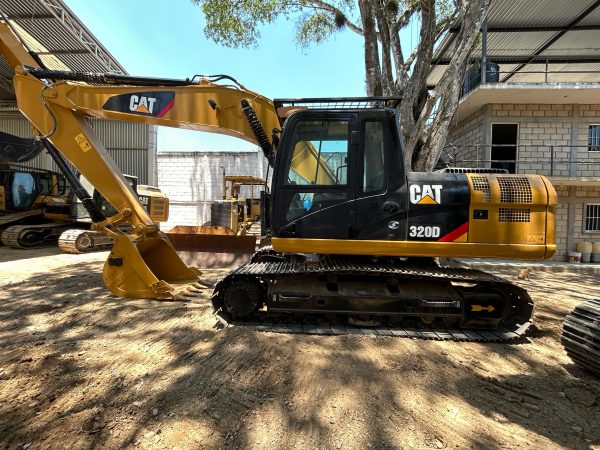 Excavadora Caterpillar 320D 2010