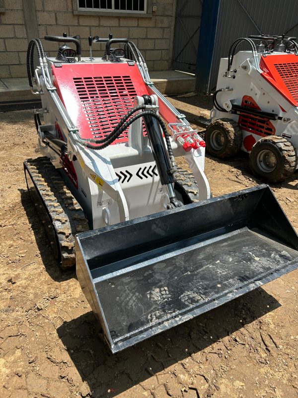 Mini cargador frontal con Bandas BMS380