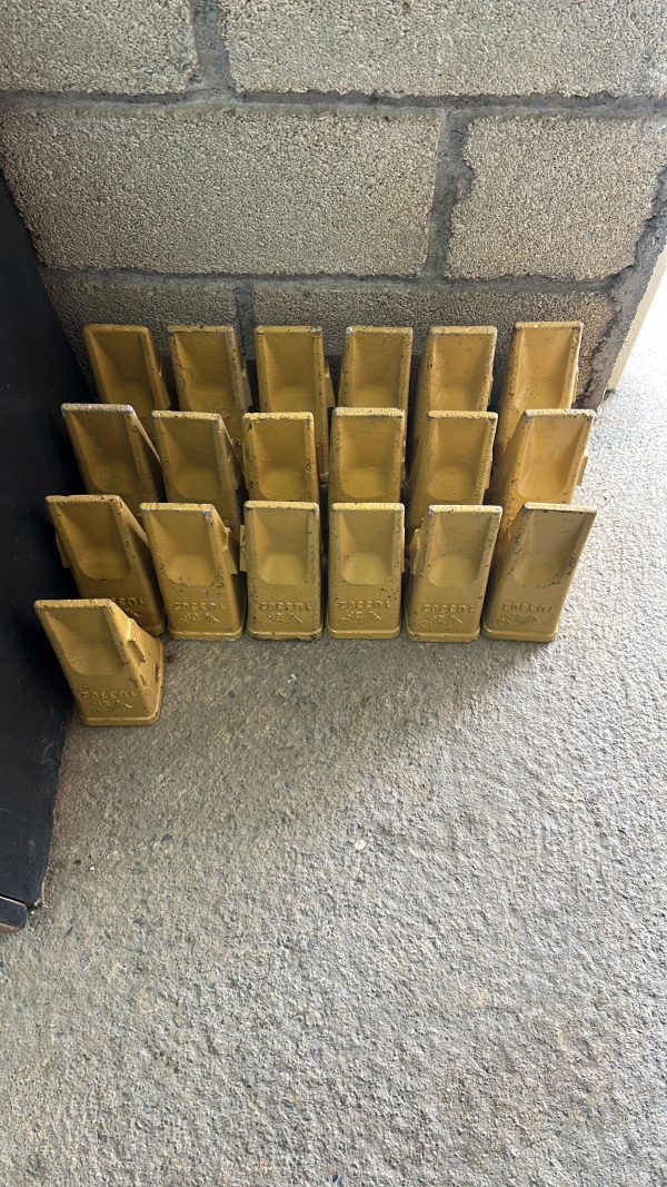 Set de punta y encía para botes de excavadora 1U3302 - Image 2