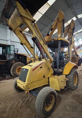 Retroexcavadora New Holland LB75B