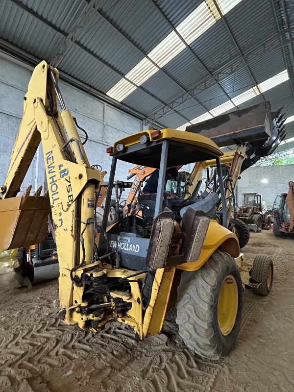 Retroexcavadora New Holland LB75B - Image 8