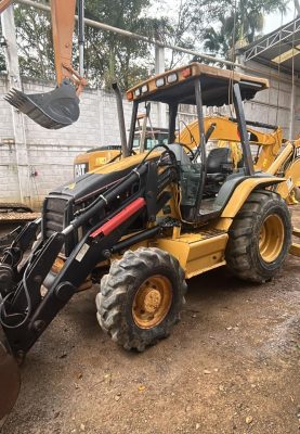 Retroexcavadora Caterpillar Año 2002 420D